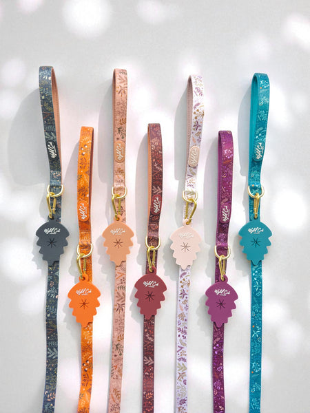 Dog Poop Bag Caddy Leaf: Chiswick Alpine